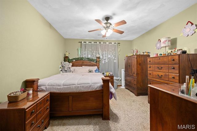 313 Old Homestead Drive, Troy, IL 62294