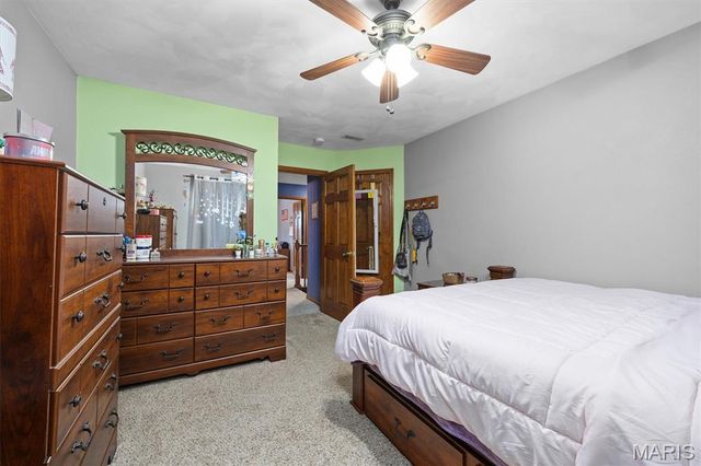 313 Old Homestead Drive, Troy, IL 62294