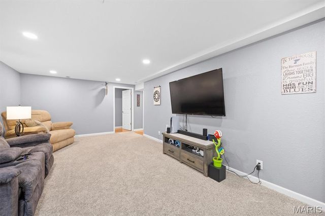 313 Old Homestead Drive, Troy, IL 62294