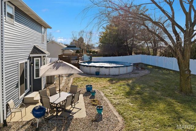 313 Old Homestead Drive, Troy, IL 62294