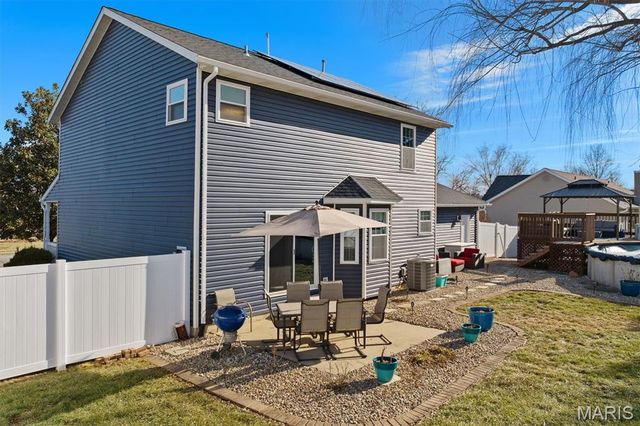 313 Old Homestead Drive, Troy, IL 62294