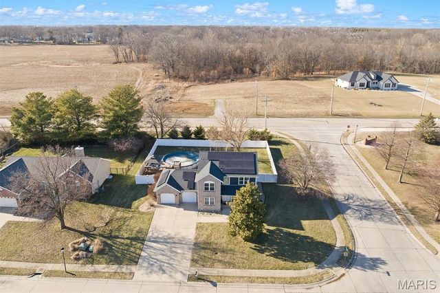 313 Old Homestead Drive, Troy, IL 62294