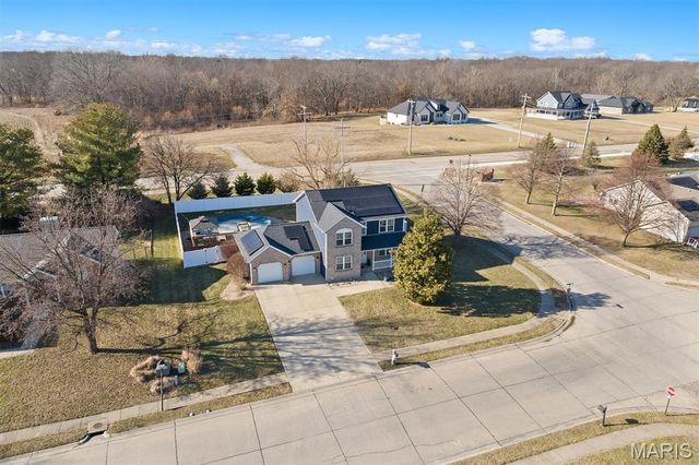 313 Old Homestead Drive, Troy, IL 62294