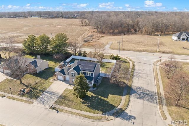 313 Old Homestead Drive, Troy, IL 62294