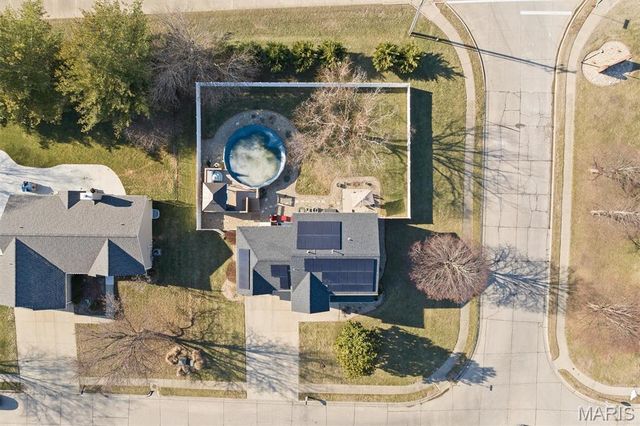 313 Old Homestead Drive, Troy, IL 62294