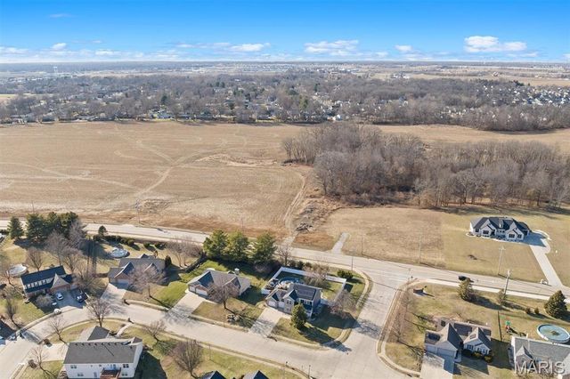 313 Old Homestead Drive, Troy, IL 62294