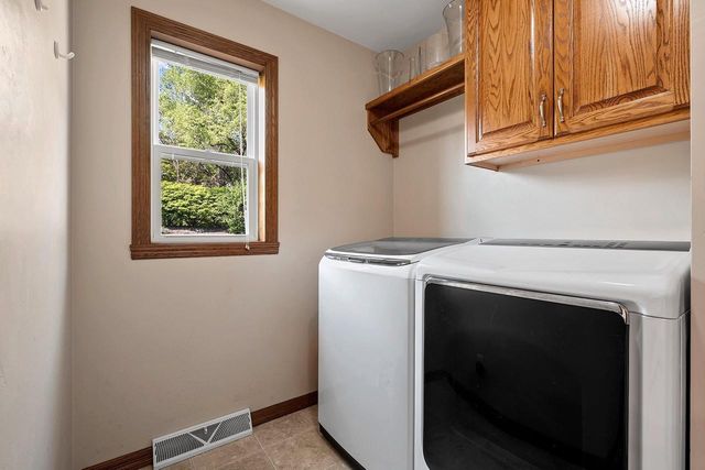 2018 BRACTON ROAD, Suamico, WI 54313