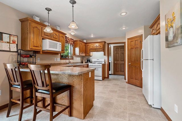 2018 BRACTON ROAD, Suamico, WI 54313
