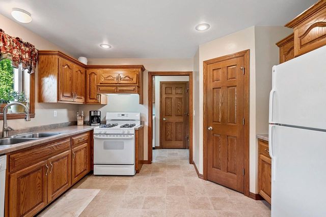 2018 BRACTON ROAD, Suamico, WI 54313