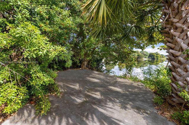 17301 NW 24th Ave, Miami Gardens, FL 33056