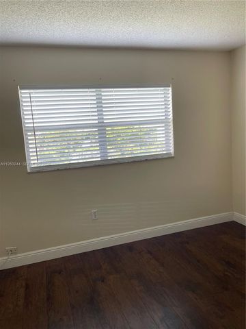 4785 SW 62nd Ave 101, Davie, FL 33314