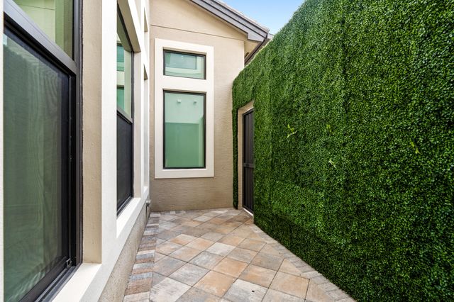 9086 Fiano Place, Boca Raton, FL 33496