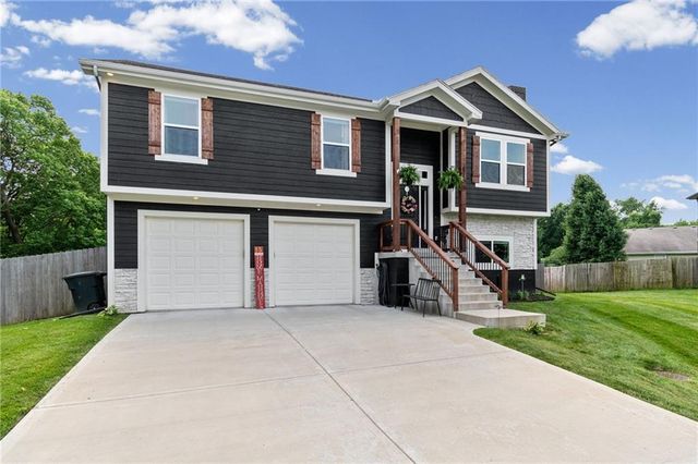 613 Dolinger Court, Trimble, MO 64492