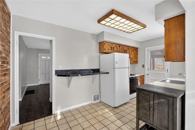 3284 Beechdale St, Brentwood, PA 15227