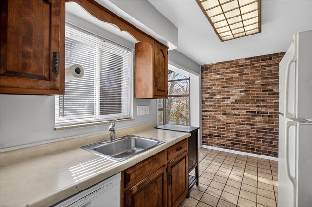 3284 Beechdale St, Brentwood, PA 15227