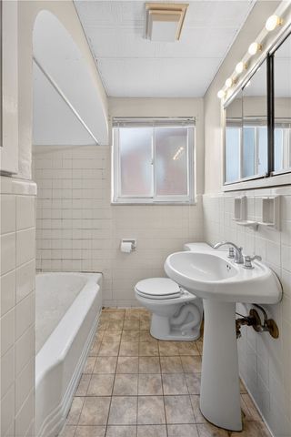 3284 Beechdale St, Brentwood, PA 15227