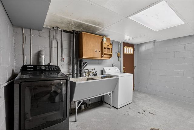 3284 Beechdale St, Brentwood, PA 15227