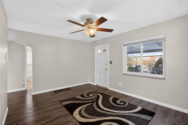 3284 Beechdale St, Brentwood, PA 15227