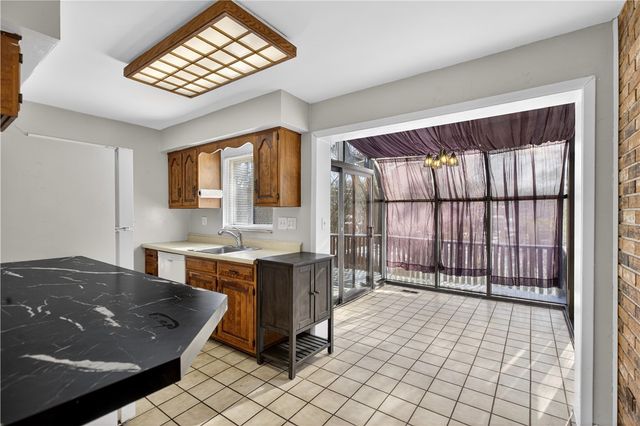 3284 Beechdale St, Brentwood, PA 15227