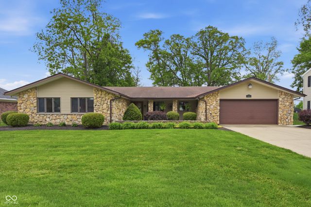 2215 W Woodmont Drive, Muncie, IN 47304
