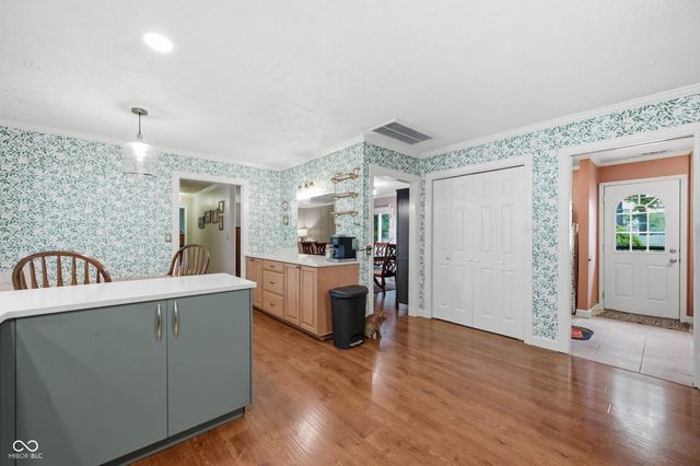 2215 W Woodmont Drive, Muncie, IN 47304
