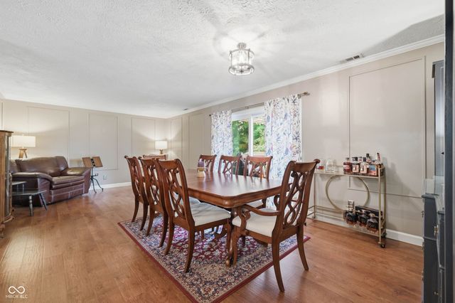 2215 W Woodmont Drive, Muncie, IN 47304