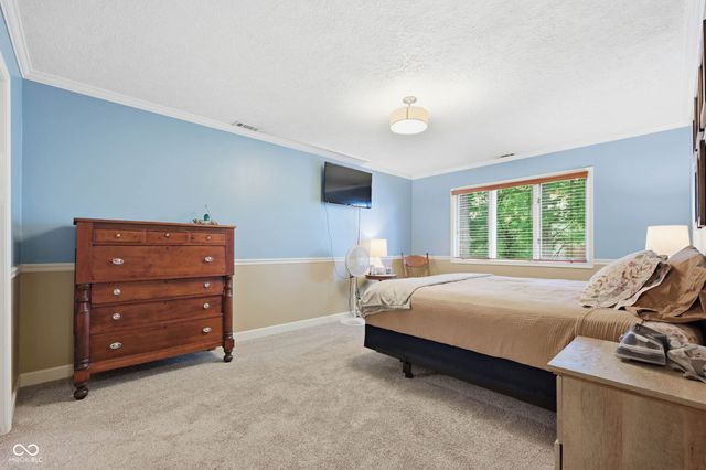 2215 W Woodmont Drive, Muncie, IN 47304