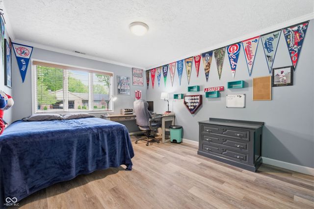 2215 W Woodmont Drive, Muncie, IN 47304