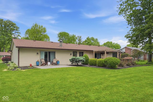 2215 W Woodmont Drive, Muncie, IN 47304