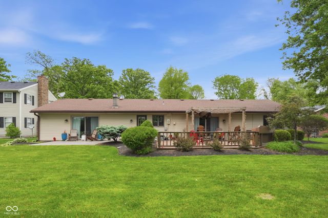 2215 W Woodmont Drive, Muncie, IN 47304