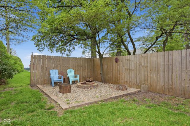 2215 W Woodmont Drive, Muncie, IN 47304