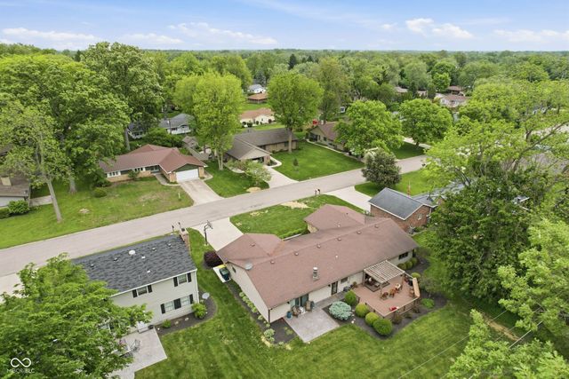 2215 W Woodmont Drive, Muncie, IN 47304