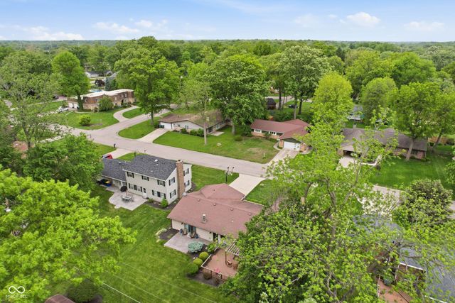 2215 W Woodmont Drive, Muncie, IN 47304