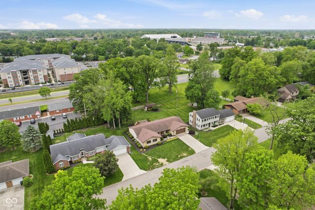 2215 W Woodmont Drive, Muncie, IN 47304