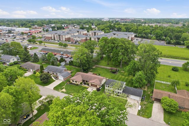 2215 W Woodmont Drive, Muncie, IN 47304