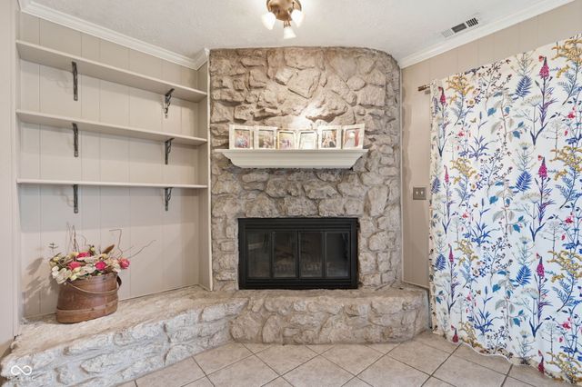 2215 W Woodmont Drive, Muncie, IN 47304