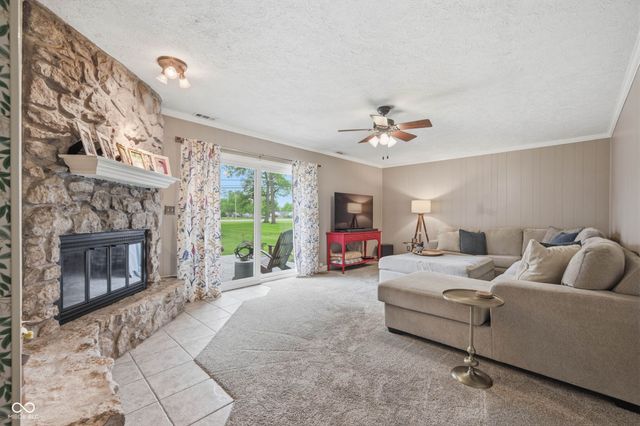 2215 W Woodmont Drive, Muncie, IN 47304