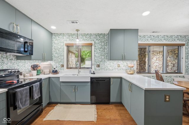 2215 W Woodmont Drive, Muncie, IN 47304