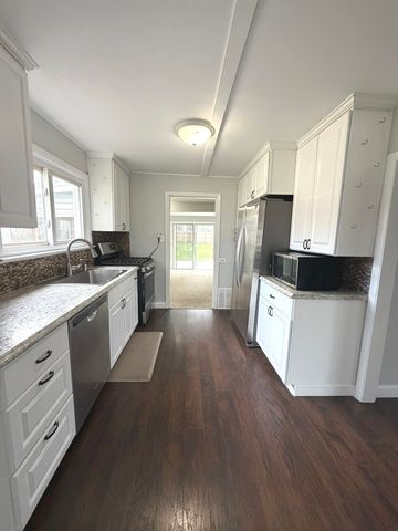 2209 DOUGLAS Avenue, Des Plaines, IL 60018