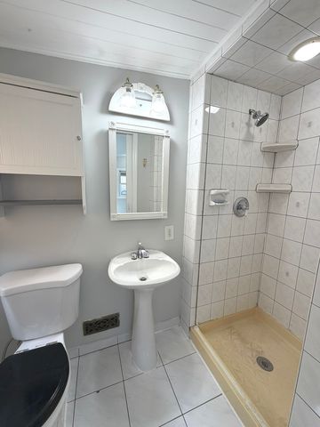 2209 DOUGLAS Avenue, Des Plaines, IL 60018