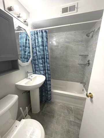 2209 DOUGLAS Avenue, Des Plaines, IL 60018