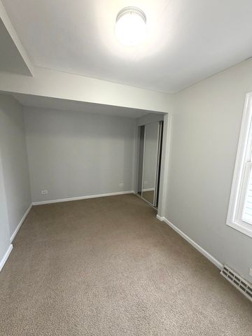 2209 DOUGLAS Avenue, Des Plaines, IL 60018