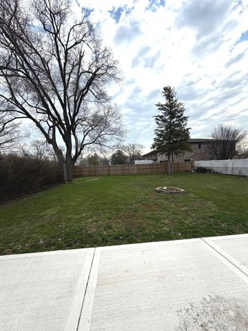 2209 DOUGLAS Avenue, Des Plaines, IL 60018
