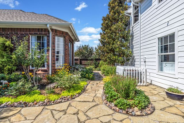 1715 Bluffview Lane, Carrollton, TX 75007