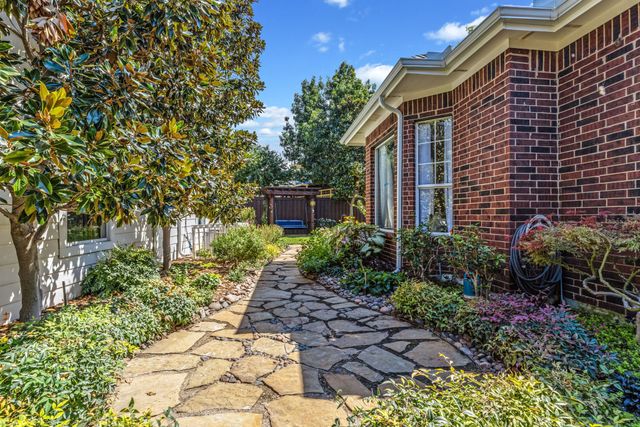 1715 Bluffview Lane, Carrollton, TX 75007