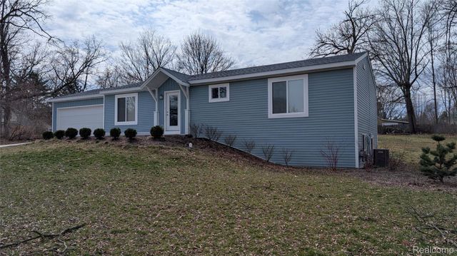 6112 Andersonville Road, Waterford Charter Township, MI 48329