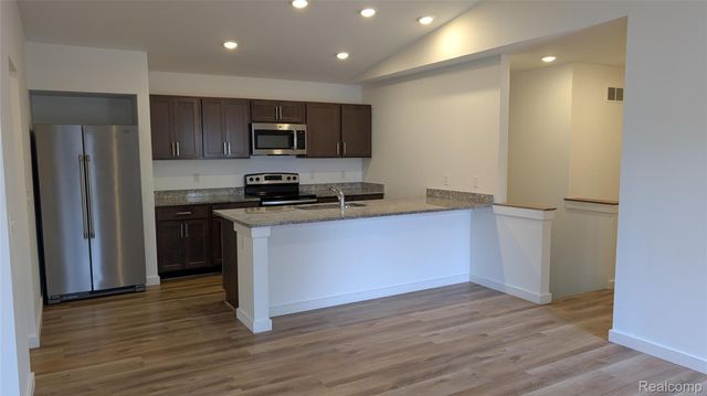 6112 Andersonville Road, Waterford Charter Township, MI 48329