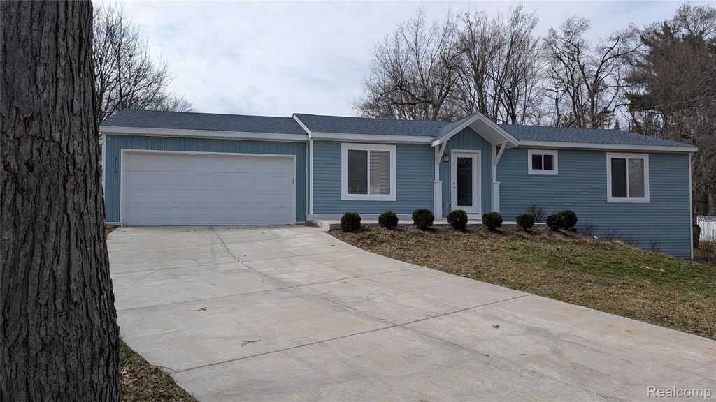 6112 Andersonville Road, Waterford Charter Township, MI 48329