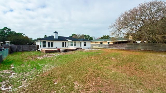 1394 Sound Retreat Drive, Navarre, FL 32566