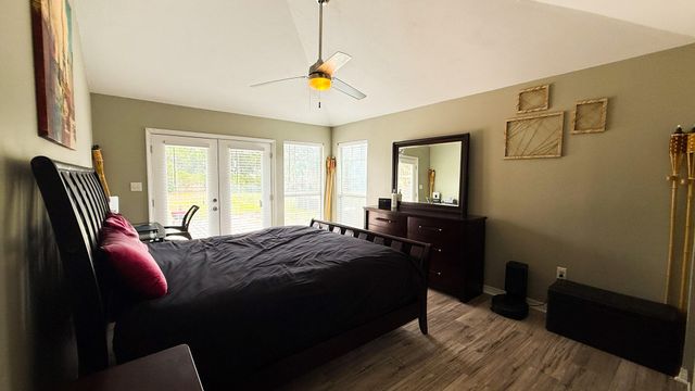 1394 Sound Retreat Drive, Navarre, FL 32566